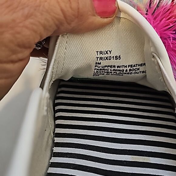 Betsey JohnsonTrixie Sneakers size 5M - Picture 6 of 6